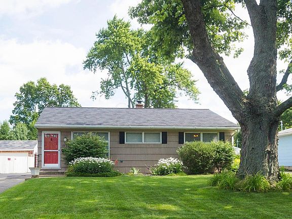 3rd image of 1132 Carolyn Ave