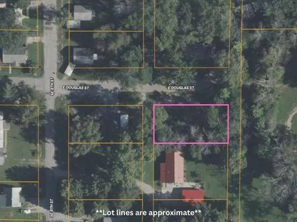 808 E Douglas St, Fairfield, IL 62837