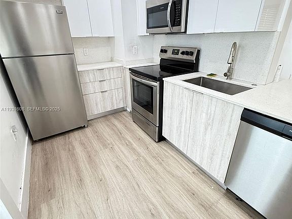 3rd image of 415 SE 3rd Ave Unit 6