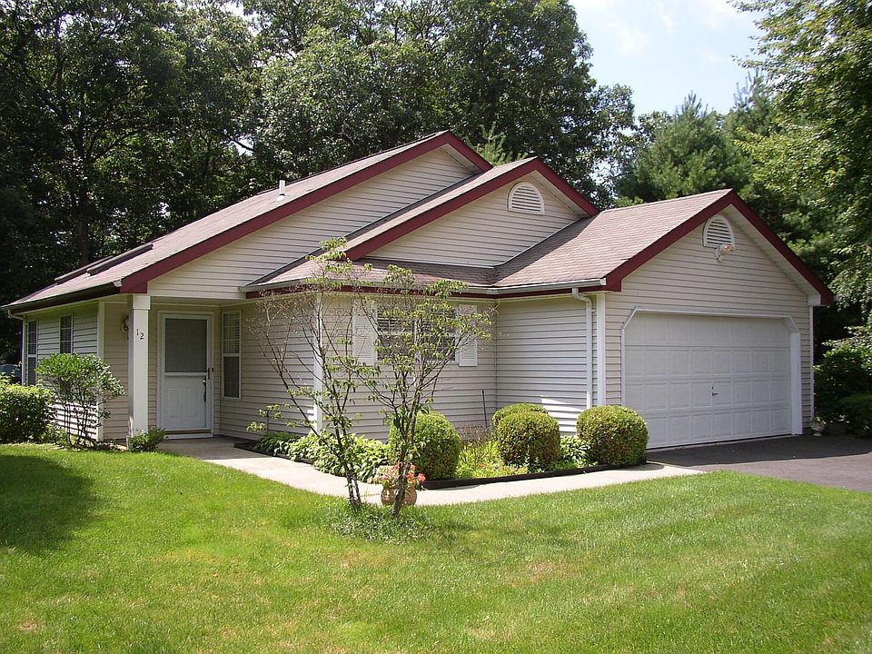 1st image of 12 Turnberry Ct