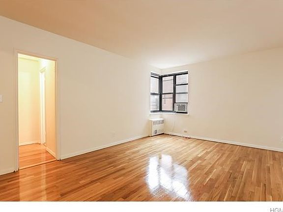 Welcome to your new studio coop featuring totally refinished hardwood floors and 16'7"x13'6" multipurpose living space.