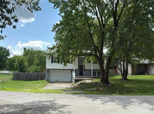 1307 S Pope St, Benton, IL 62812