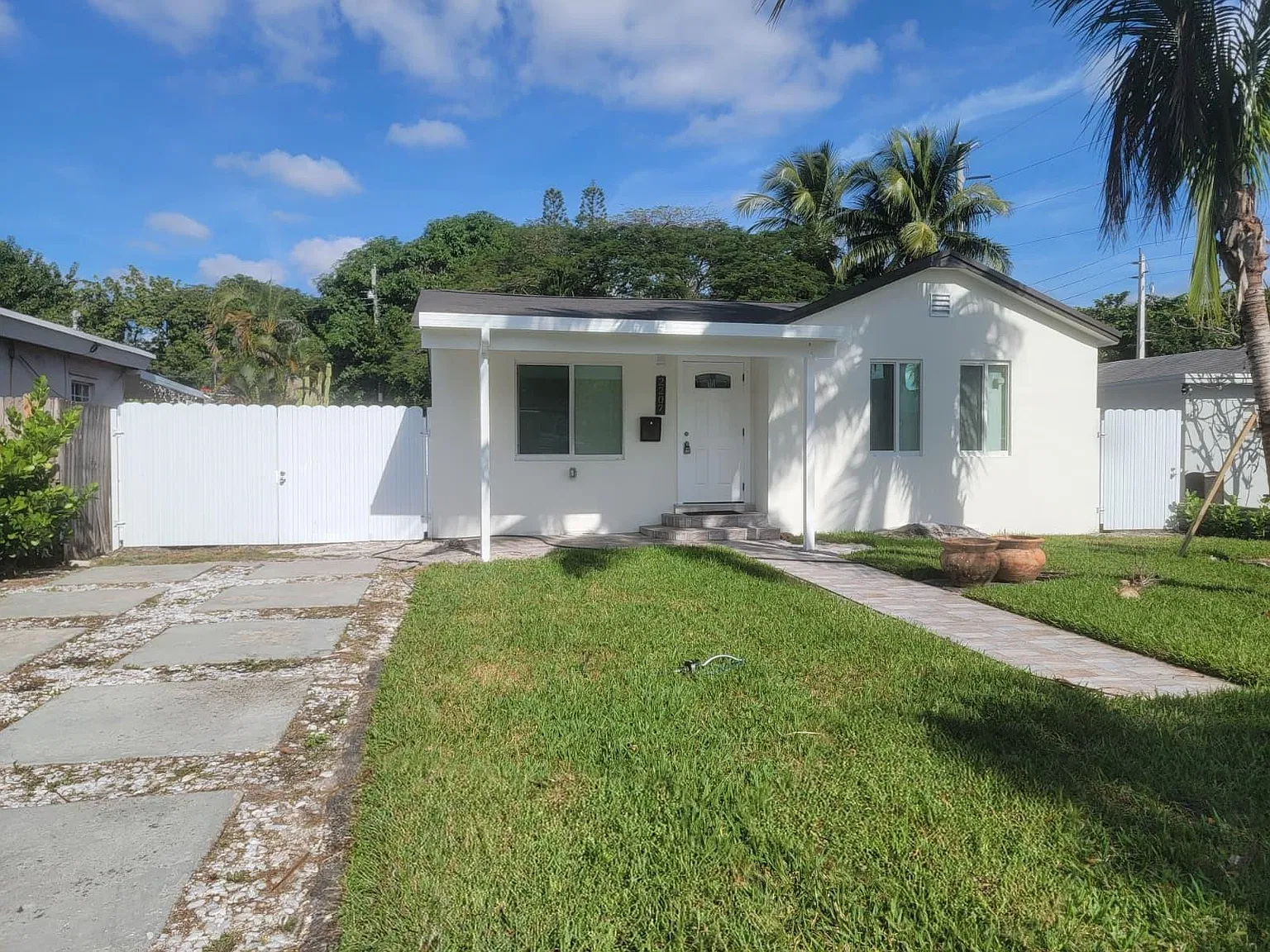 2 bed, 2.0 bath, 1200 sqft, $2,900 — Photo 2