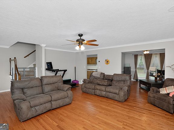 3rd image of 304 Gresham Rd