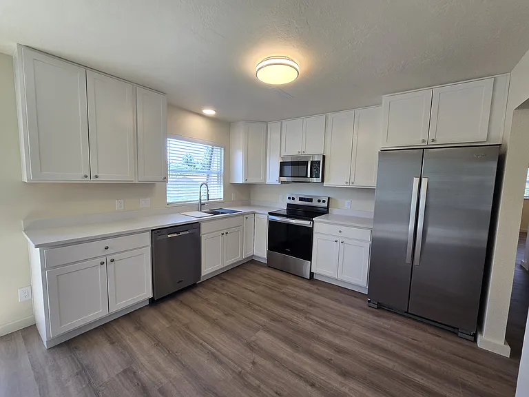 405 N 16th Ave #B — Photo 5