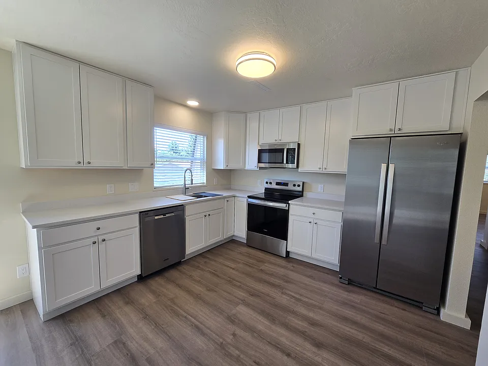 405 N 16th Ave #C