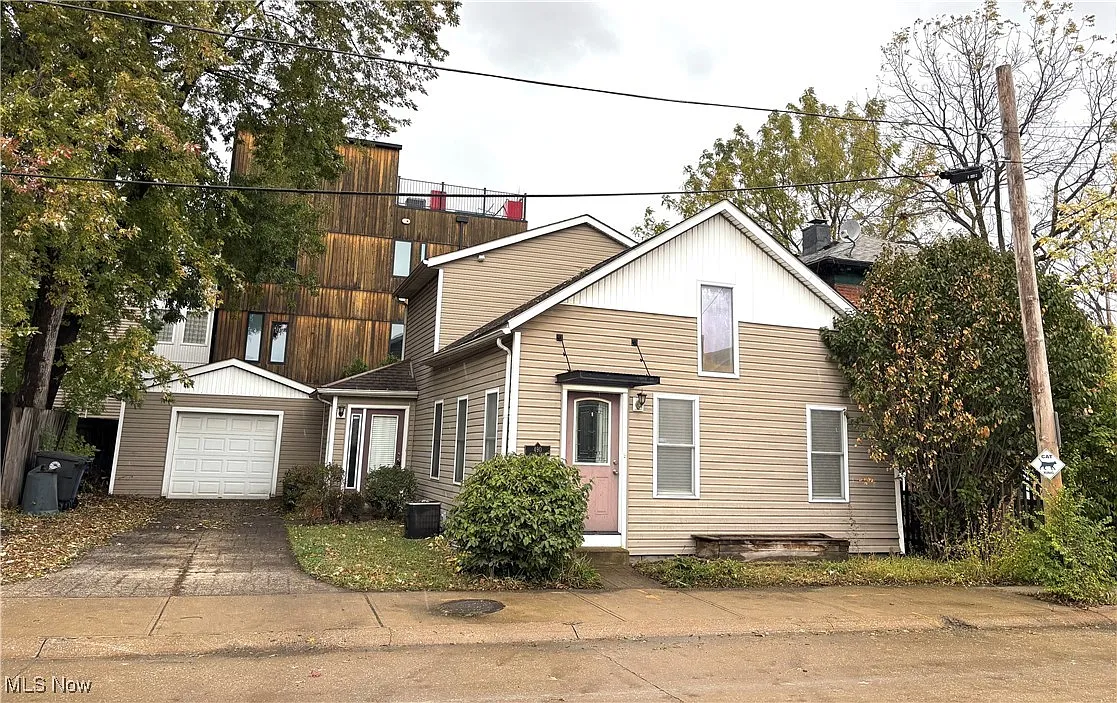 490 Miller Ct photo 1