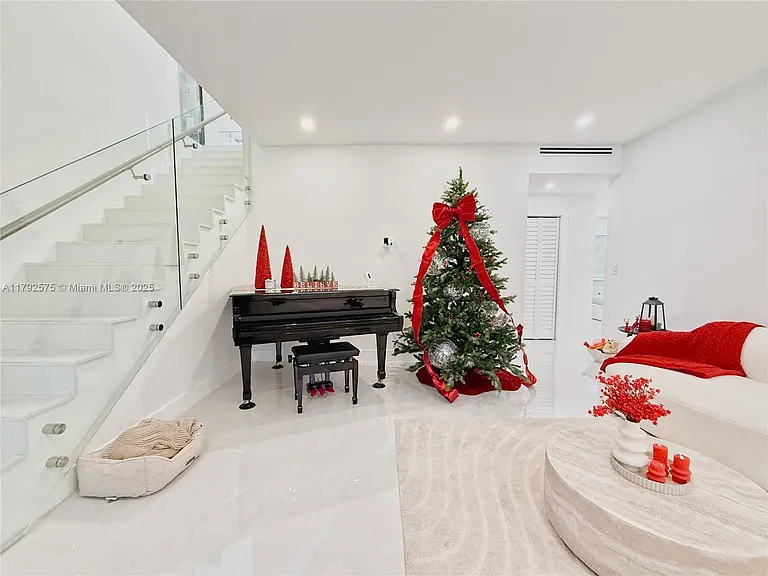 927 SW 18th Ave — Photo 5