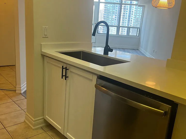 33 Empress Ave #616 — Photo 5