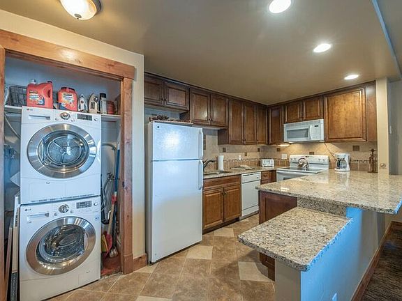 3rd image of 1325 Lowell Ave #5009