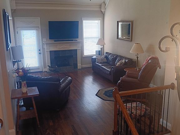 4th image of 138 Farmingdale Dr