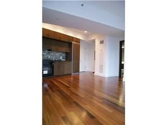 Sold by R New York | media 6