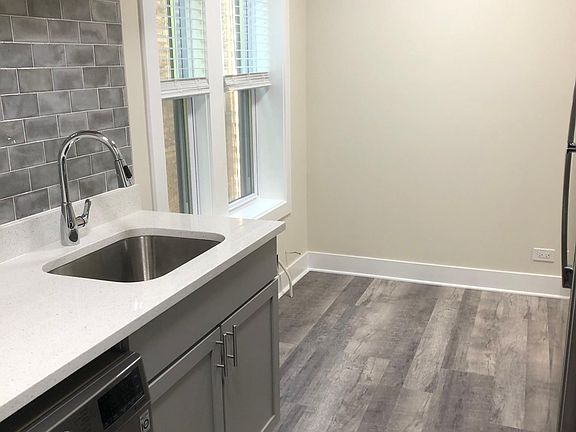 4th image of 3821 N Greenview Ave #2