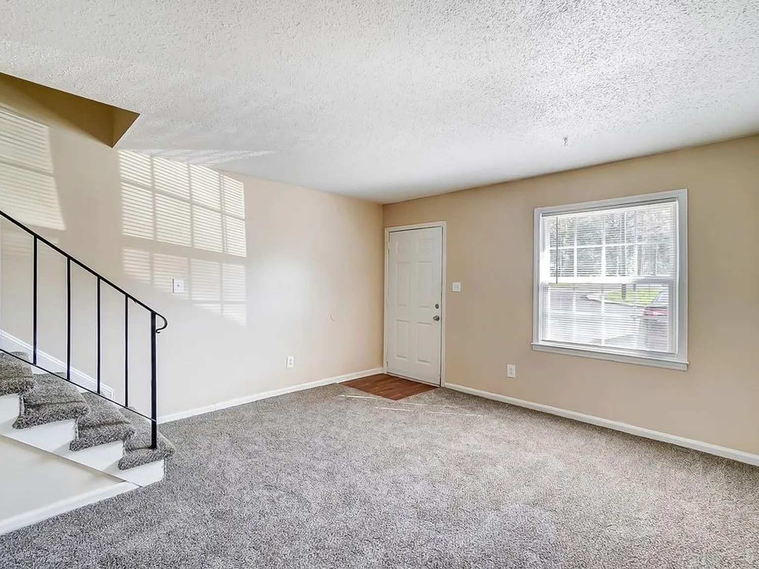 Inviting Garden Apartments & Townhome Community in a Convenient Location near Plaza Midwood — Photo 4