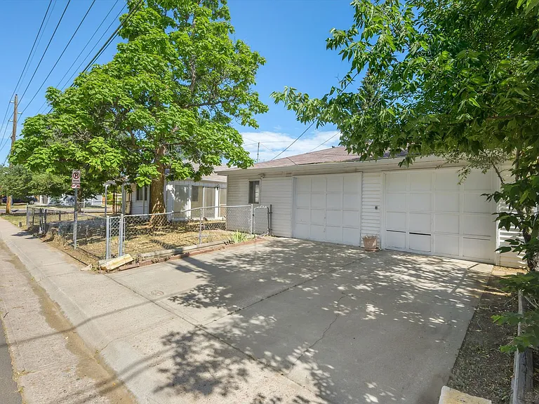 2300 Moline St — Photo 17