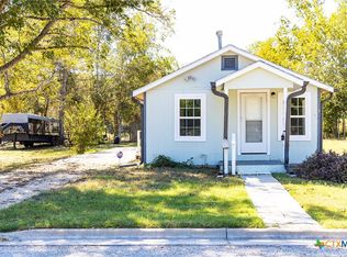 111 W Park St, Hallettsville, TX 77964