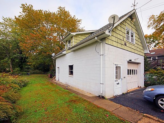3rd image of 23 Briarcliff Pl