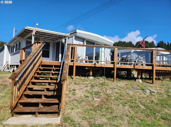 130 Riggs Hill Ln, Winchester Bay, OR 97467