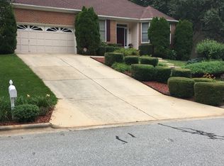 5385 Beechmont Dr, Greensboro, NC 27410