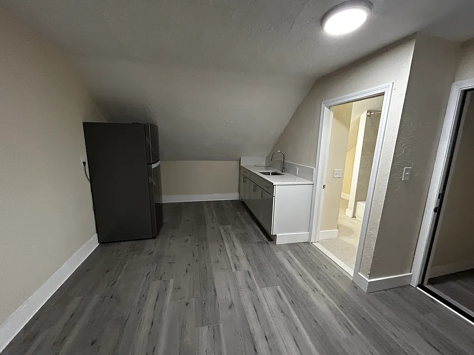 40 Grand St #4