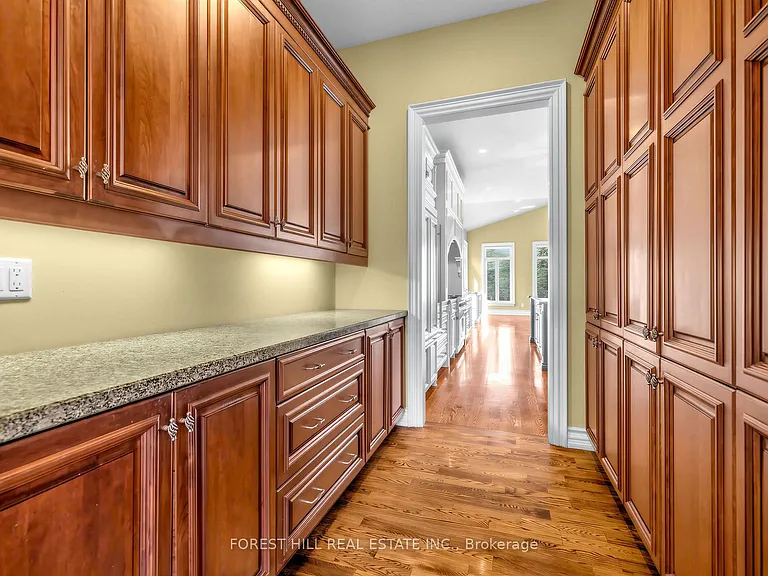 8 Colvestone Rd — Photo 9