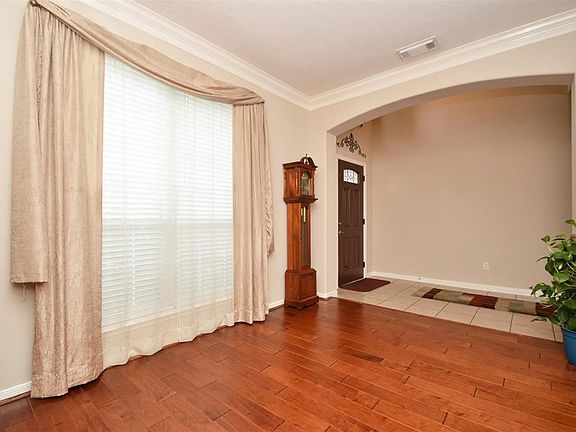 5th image of 2827 Falcon Knoll Ln