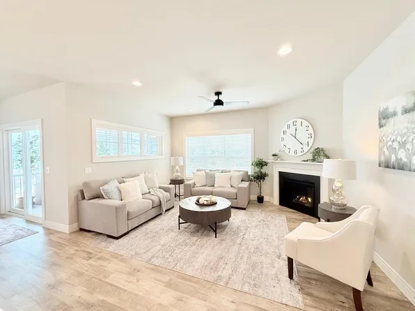 Unit 2-2 Bellflower Drive #2, Deforest, WI 53532