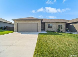 3741 Broadbear Rd, Lincoln, NE 68516