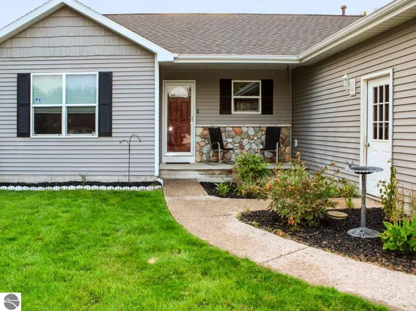 1363 Pollard Ln, Traverse City, MI 49696