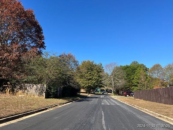 Exterior Neighborhood (street photo)