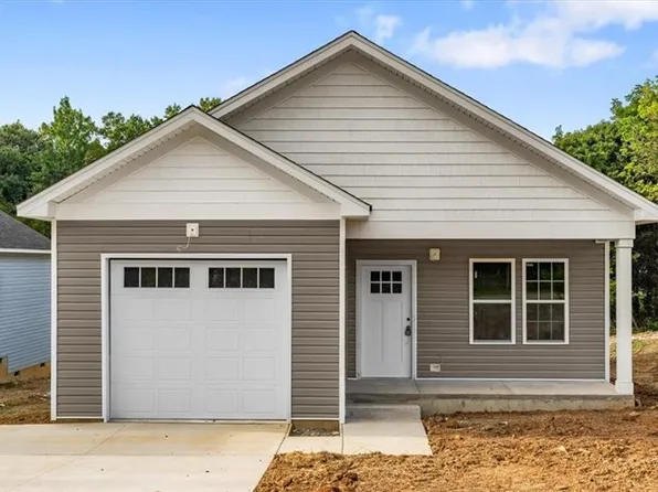 1227 Saint Regis Dr, Burlington, NC 27217