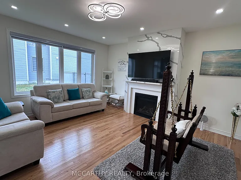 451 Black Cherry Cres — Photo 9