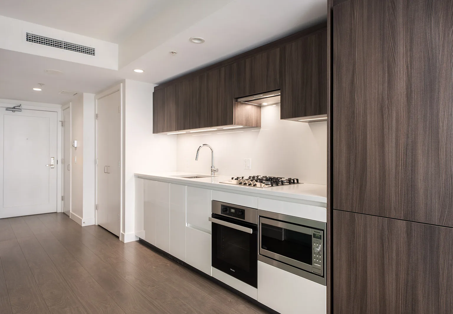 1 bed, 424 sqft, $2,000 — Photo 3
