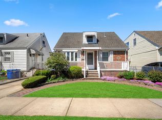 4928 167th St, Fresh Meadows, NY 11365
