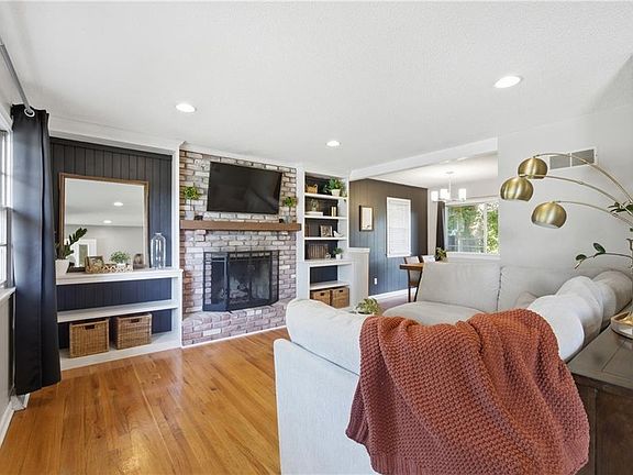 4th image of 11216 W 71st St