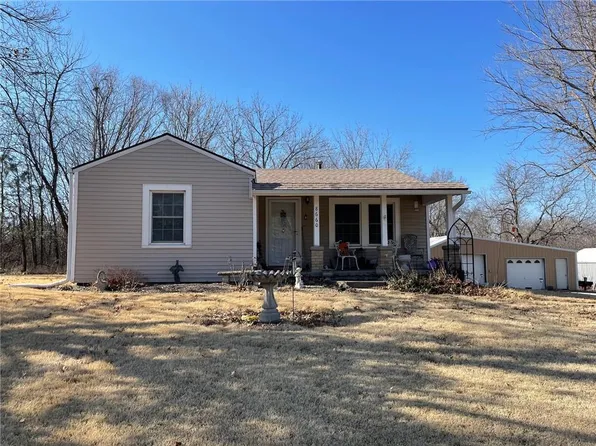 8660 Penner Ave, De Soto, KS 66018