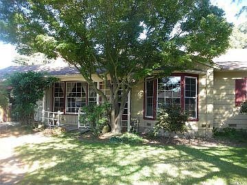 4th image of 870 Oak Ln
