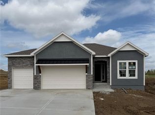 1612 SW Arbor Park Dr, Lees Summit, MO 64082