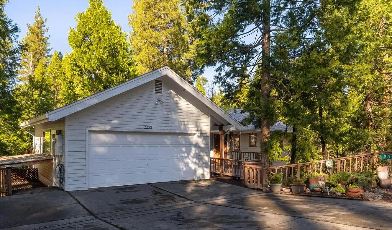 2352 Camanche Dr photo 1