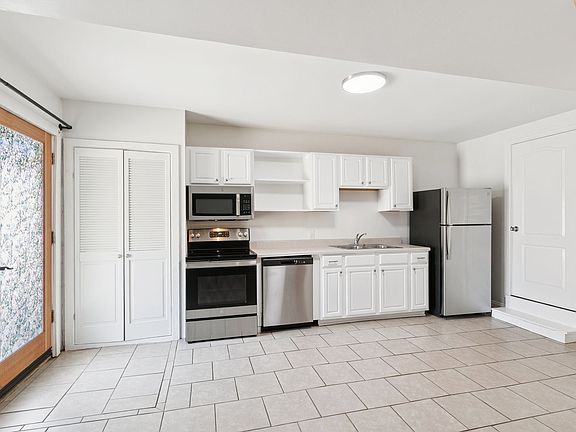 2nd image of 2221 Burgundy St #2225
