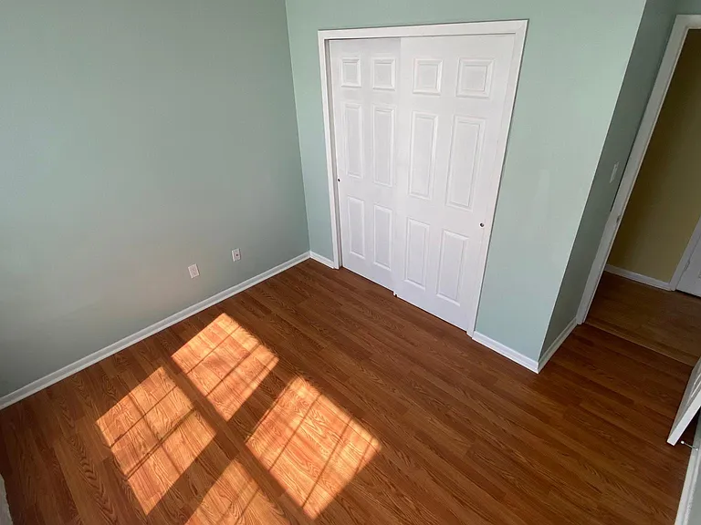 108 Lowell Ct — Photo 15