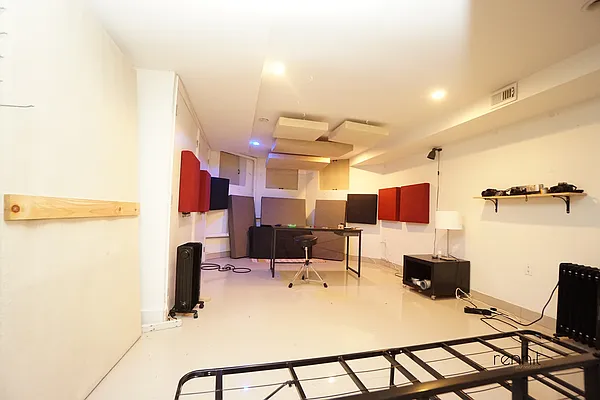 Rented by Rennit Inc. | media 12