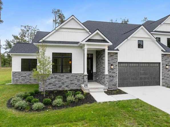807 Fairways Dr, Harbor Springs, MI 49740