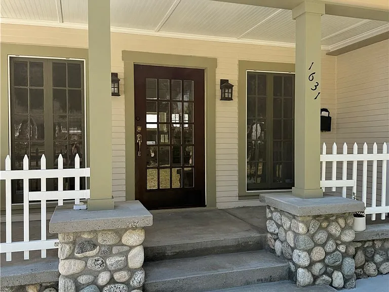 1631 Walworth Ave — Photo 2