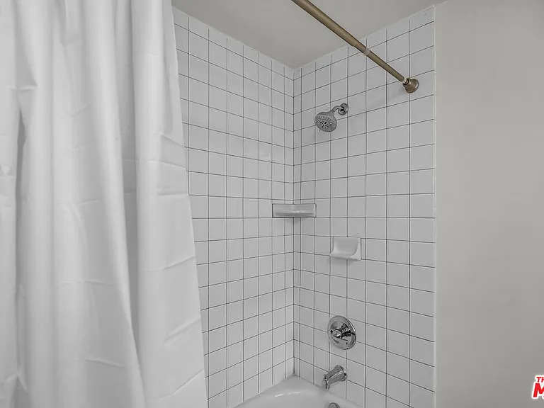 4076 Tropico Way — Photo 20