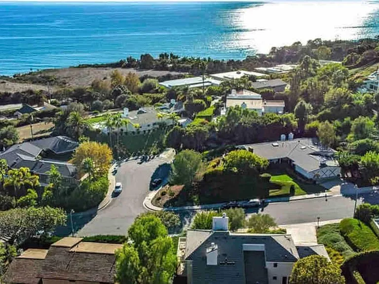 3824 Malibu Country Dr — Photo 33