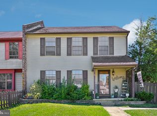 8 Oak Forest Dr, Sicklerville, NJ 08081