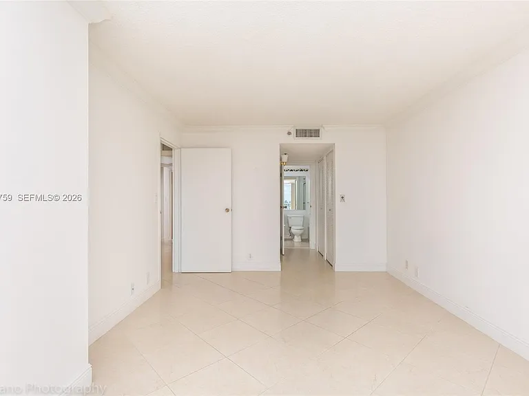 7601 E Treasure Dr #2406 — Photo 18