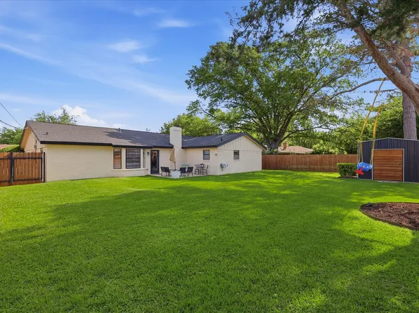 217 E Louella Dr, Hurst, TX 76054