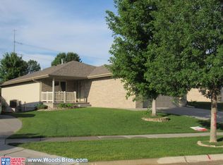 9141 Chalk Hill Ct, Lincoln, NE 68526